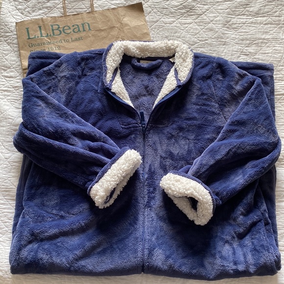 LL Bean Wicked Plush Robe - Picture 11 of 16